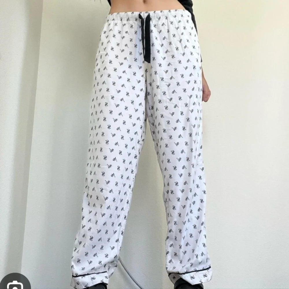 Victoria's Secret White Pajama Pants with Black Design - Picture 1 of 4